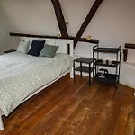 Stylish Canal-side 2br-1lr Apt, At Center Of * Γάνδη