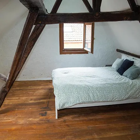 Daire Stylish Canal-side 2br-1lr Apt, At Center Of *