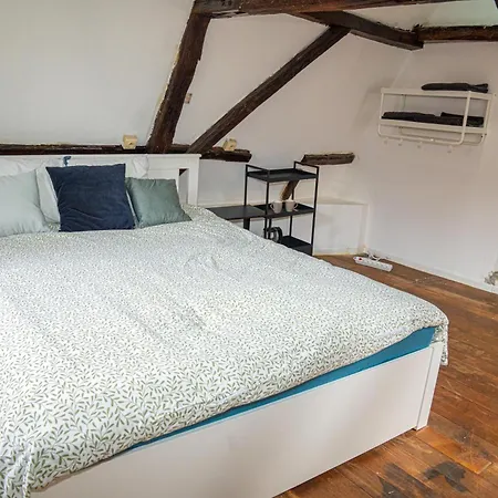 Stylish Canal-side 2br-1lr Apt, At Center Of