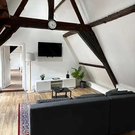 Stylish Canal-side 2br-1lr Apt, At Center Of Daire Gent